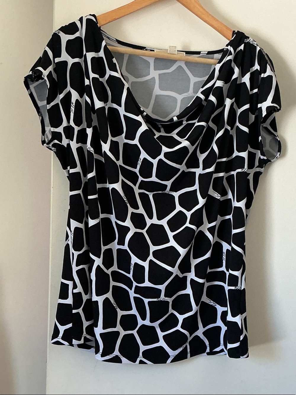 MICHAEL KORS Women’s Black & White Patterned Drape Neck Top
